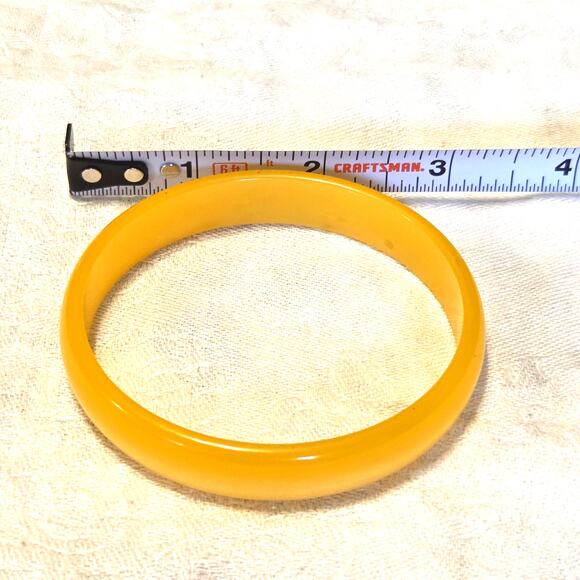 Mid Century Golden Amber Acrylic Bangle Bracelet Vintage Retro Stackable - Picture 2 of 4